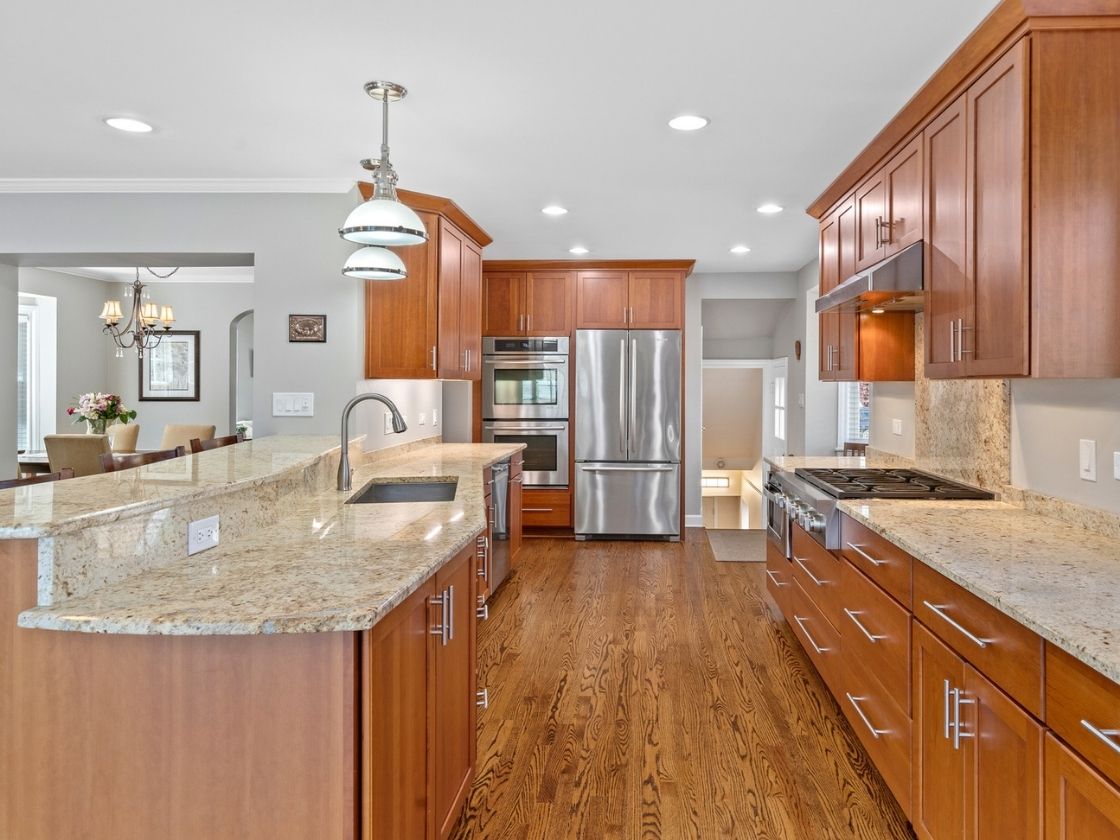 7317 W Greenleaf St, Chicago, IL - kitchen