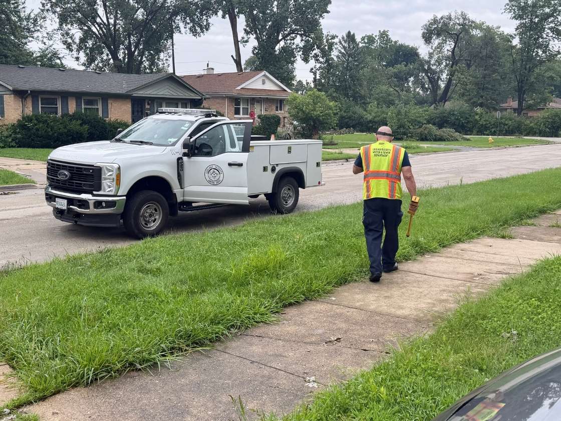 chicago heights il water department worker turning off water service to home
