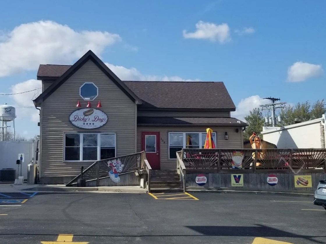 dickys dogs lowell in entrance